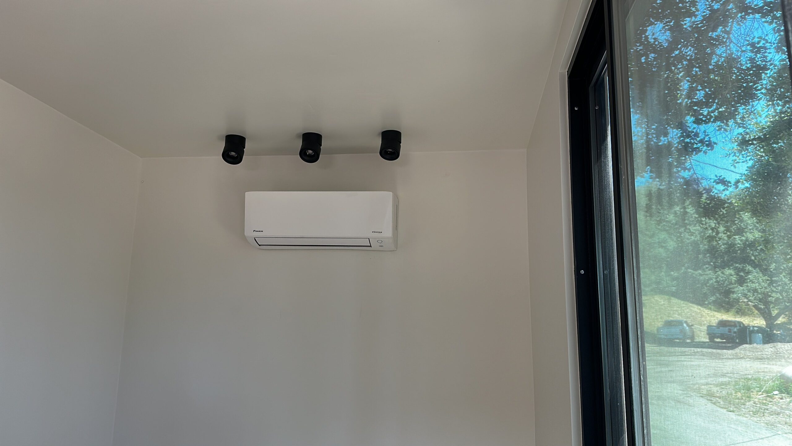 9,000 BTU AC Unit Mini Split - Image 4